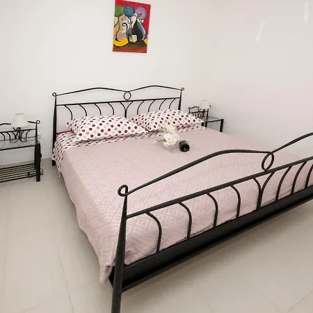 Apartamento In Seget Donji With Terrace