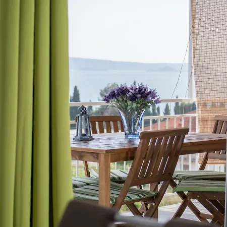 Διαμέρισμα In Seget Donji With Terrace *