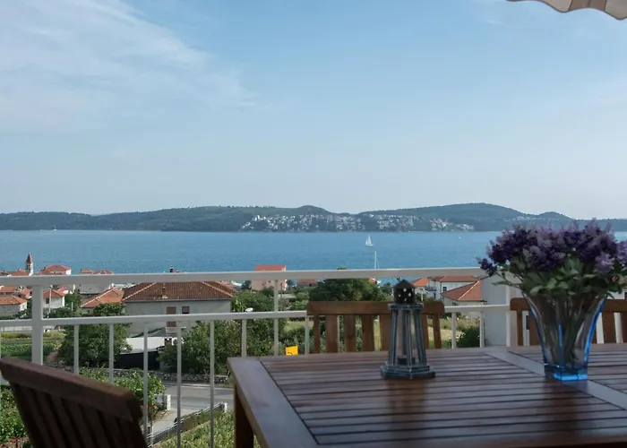 In Seget Donji With Terrace Апартаменты Трогир