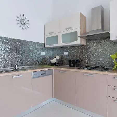 Apartamento In Seget Donji With Terrace Trogir