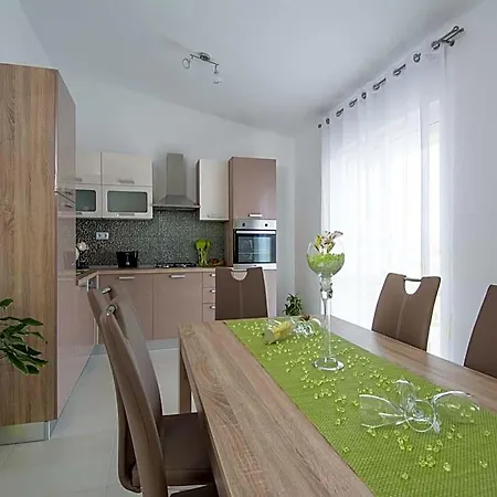 Apartamento In Seget Donji With Terrace *