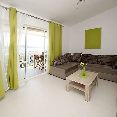 In Seget Donji With Terrace Apartamento