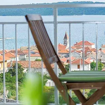In Seget Donji With Terrace Apartamento