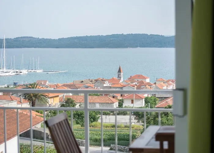 In Seget Donji With Terrace Appartement