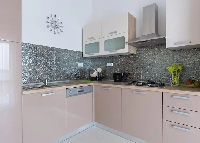 Appartement In Seget Donji With Terrace Trogir