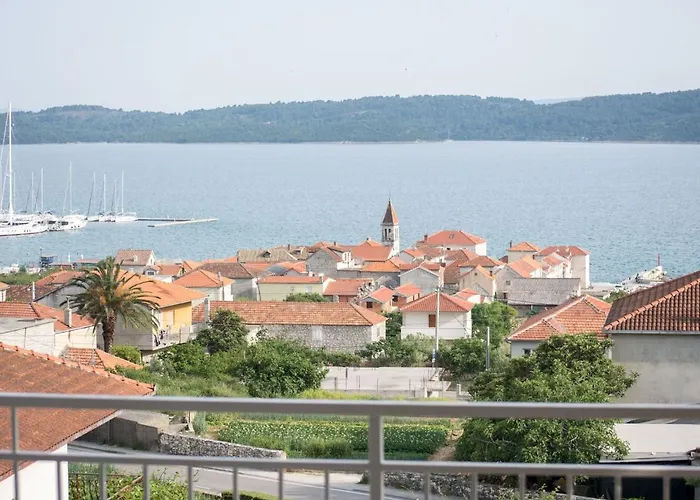 Appartement In Seget Donji With Terrace *