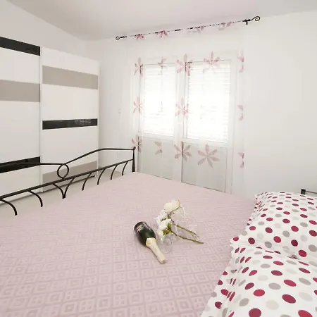 Apartament In Seget Donji With Terrace