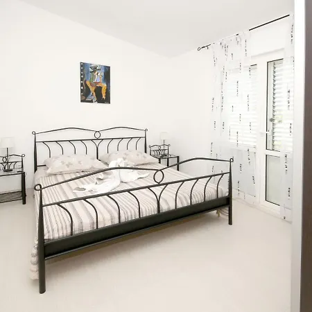 Apartament In Seget Donji With Terrace