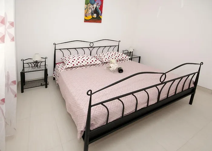 Apartman In Seget Donji With Terrace