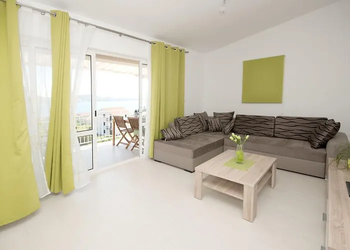 In Seget Donji With Terrace Apartman
